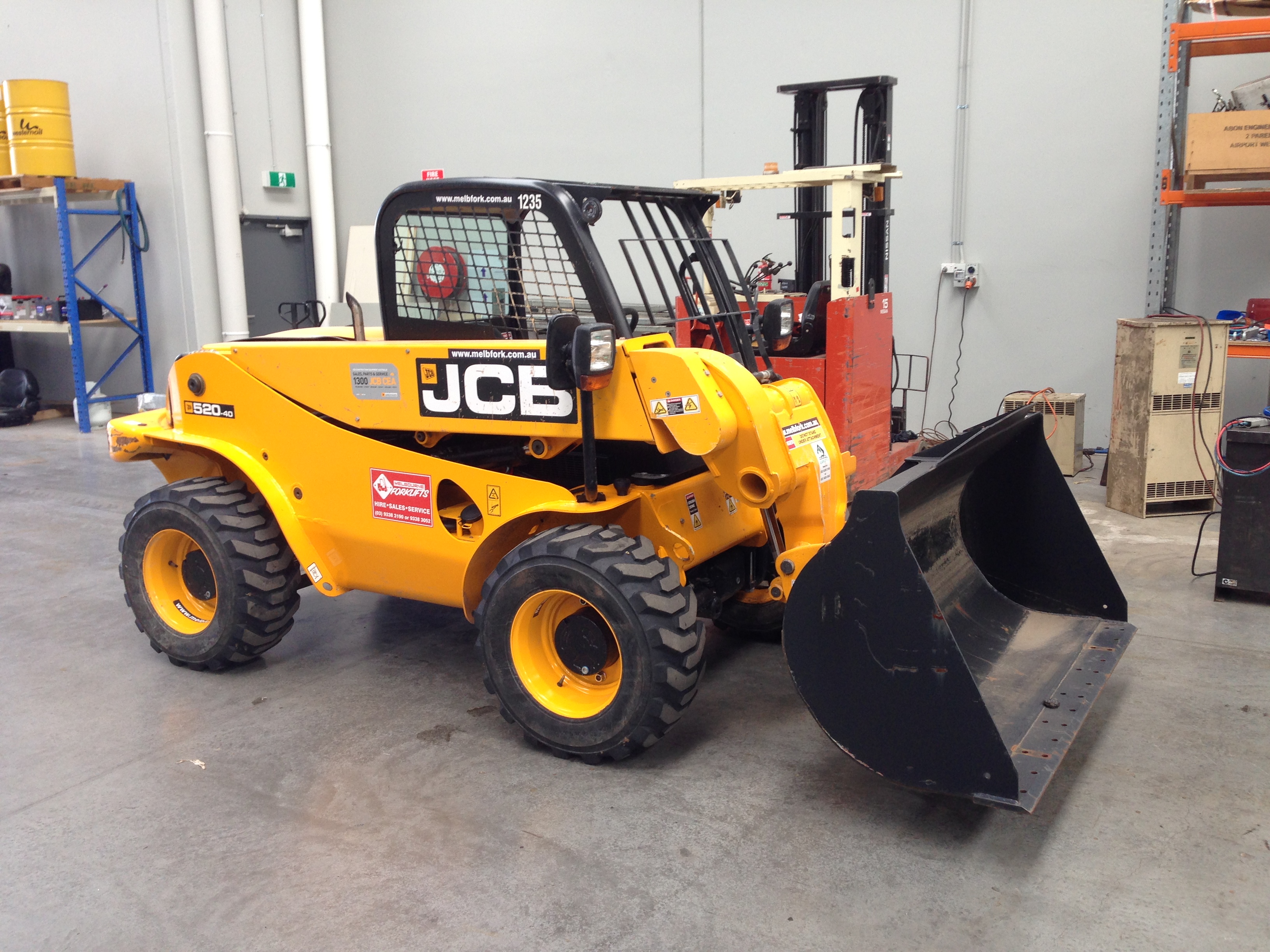 jcb-520-40-with-jib-attachment-melbourne-forkliftsmelbourne-forklifts